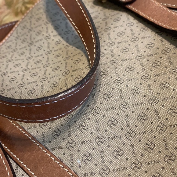 Vintage Cowhide leather bag( Luca style for less) - Picture 6 of 10